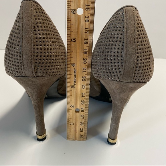 Guess woman’s gorgeous brand taupe size 8, - Picture 7 of 12